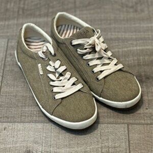 TAOS Star Khaki Shoes - SIZE 9